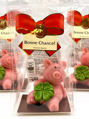 Cochon avec son trèfle porte-bonheur en pâte d'amande (la pièce)